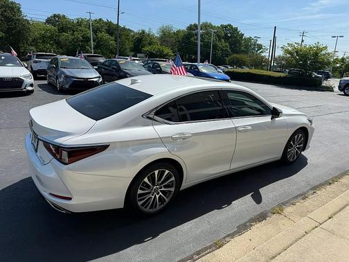 Eminent White Pearl 2019 Lexus ES 350 Base