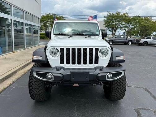 Bright White Clearcoat 2023 Jeep Gladiator Sport