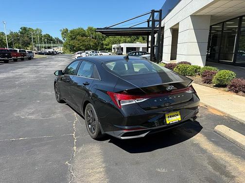 Phantom Black 2022 Hyundai ELANTRA SEL