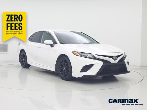 White 2019 Toyota Camry SE