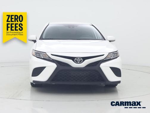 White 2019 Toyota Camry SE