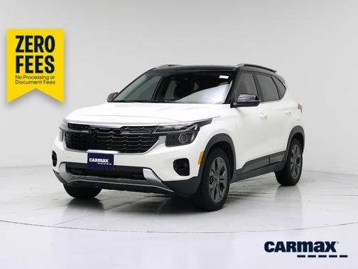 White 2024 Kia Seltos S