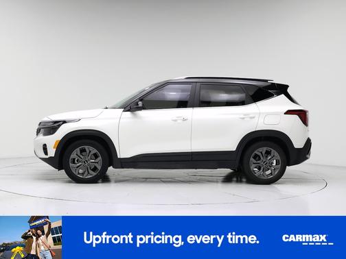 White 2024 Kia Seltos S