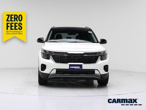 White 2024 Kia Seltos S