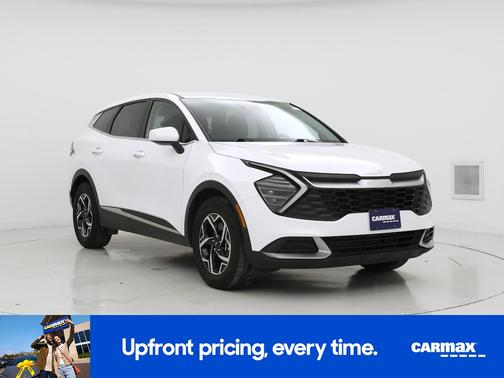 White 2025 Kia Sportage LX