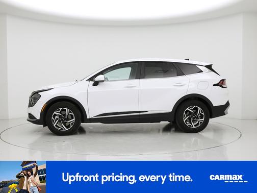 White 2025 Kia Sportage LX
