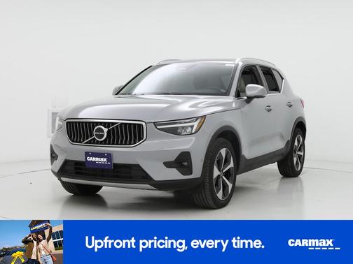 2025 Volvo XC40 B5 Plus Bright Theme