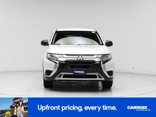 White 2020 Mitsubishi Outlander ES
