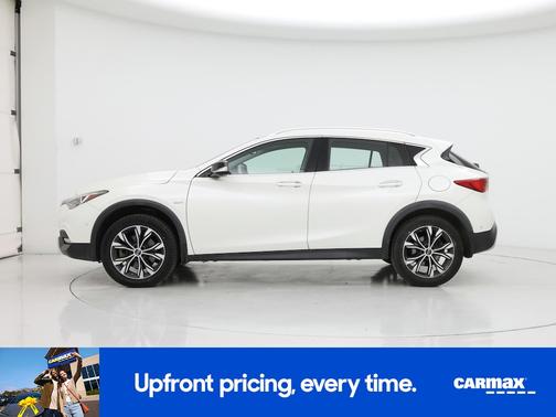 2017 INFINITI QX30 Premium