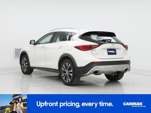 2017 INFINITI QX30 Premium