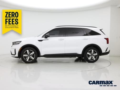 White 2023 Kia Sorento EX