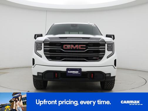 White 2022 GMC Sierra 1500 AT4