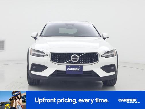 White 2025 Volvo V60 Cross Country B5 Plus