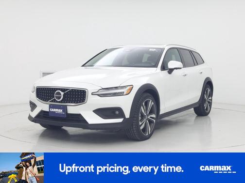 White 2025 Volvo V60 Cross Country B5 Plus