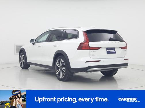 White 2025 Volvo V60 Cross Country B5 Plus