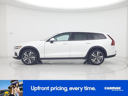 White 2025 Volvo V60 Cross Country B5 Plus