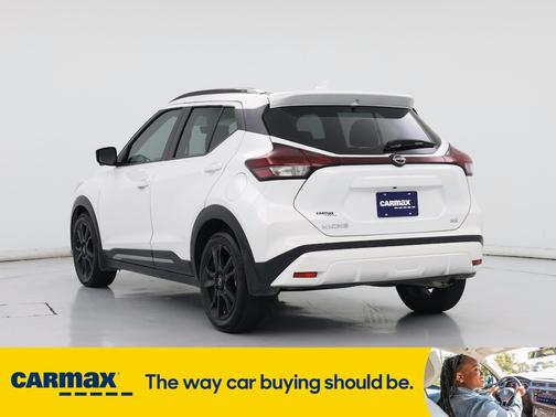 2022 Nissan Kicks SR