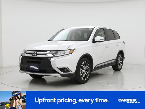White 2017 Mitsubishi Outlander SE
