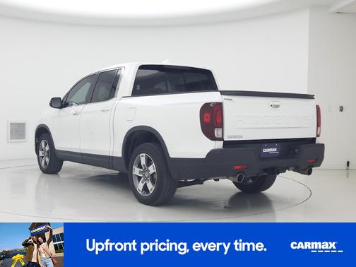 White 2025 Honda Ridgeline RTL