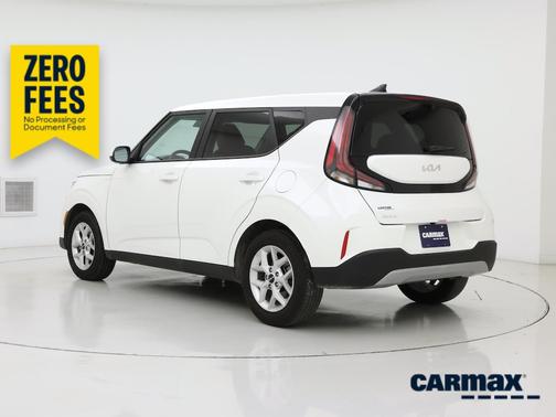 White 2025 Kia Soul LX