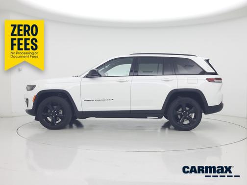 White 2023 Jeep Grand Cherokee Altitude