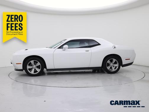 White 2016 Dodge Challenger SXT