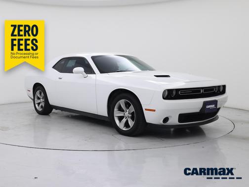 White 2016 Dodge Challenger SXT