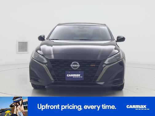 Black 2023 Nissan Altima SR