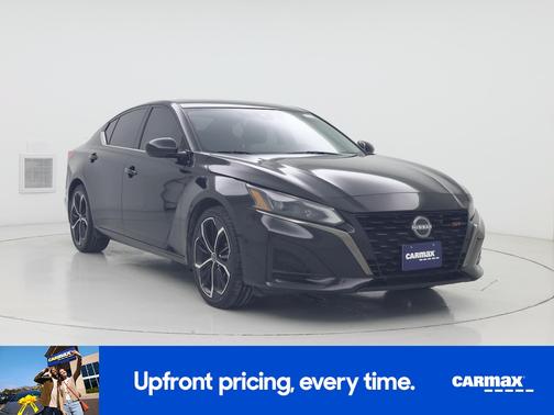 Black 2023 Nissan Altima SR