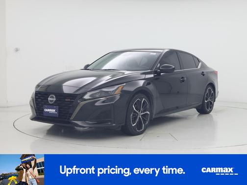 Black 2023 Nissan Altima SR