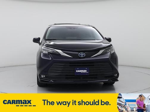 2022 Toyota Sienna LE