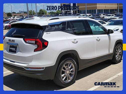 White 2022 GMC Terrain SLT
