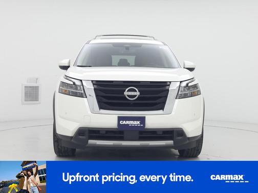 White 2024 Nissan Pathfinder Platinum