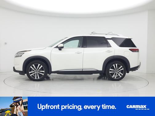 White 2024 Nissan Pathfinder Platinum