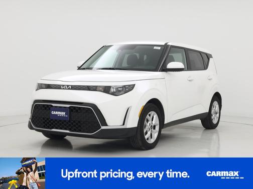 White 2025 Kia Soul LX