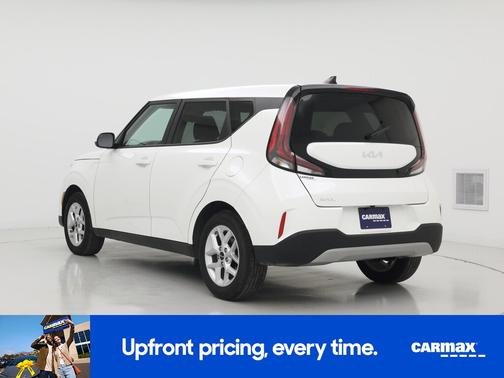 White 2025 Kia Soul LX