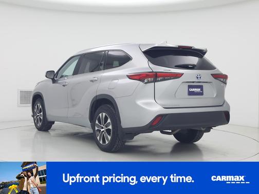 Silver 2022 Toyota Highlander Hybrid XLE
