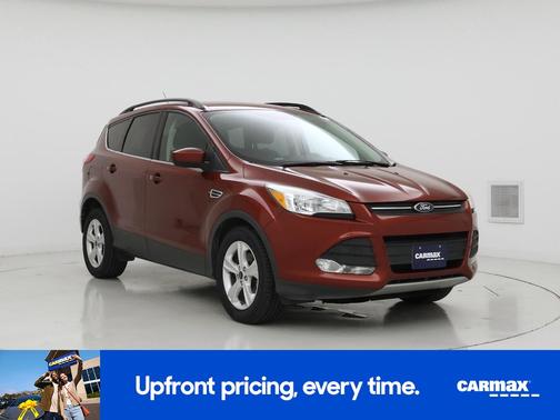 Red 2015 Ford Escape SE
