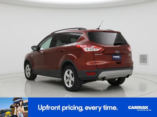 Red 2015 Ford Escape SE