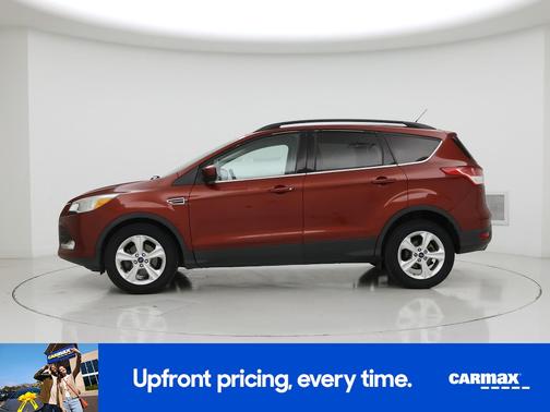 Red 2015 Ford Escape SE