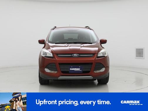 Red 2015 Ford Escape SE