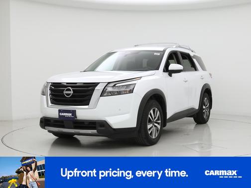 White 2025 Nissan Pathfinder SL