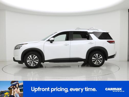 White 2025 Nissan Pathfinder SL