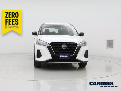 White 2024 Nissan Kicks S