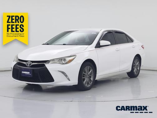 White 2017 Toyota Camry SE