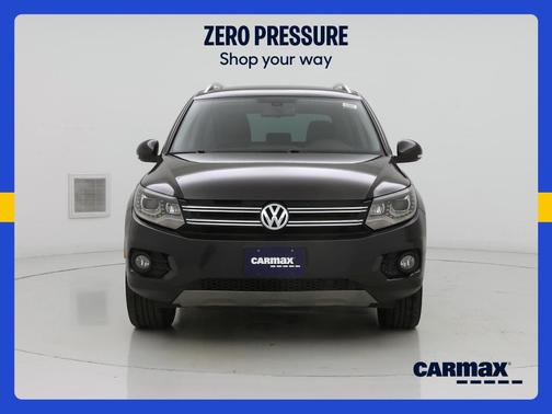 Gray 2016 Volkswagen Tiguan SE