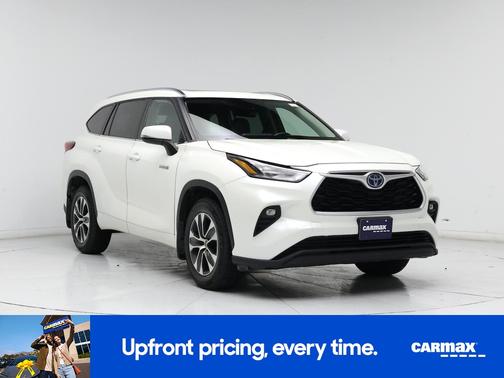 White 2020 Toyota Highlander Hybrid XLE