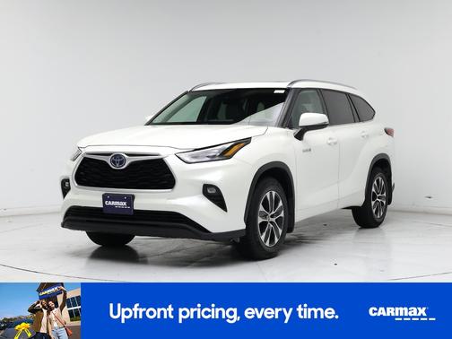 White 2020 Toyota Highlander Hybrid XLE