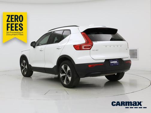 White 2023 Volvo XC40 B4 Ultimate Dark Theme