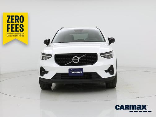 White 2023 Volvo XC40 B4 Ultimate Dark Theme